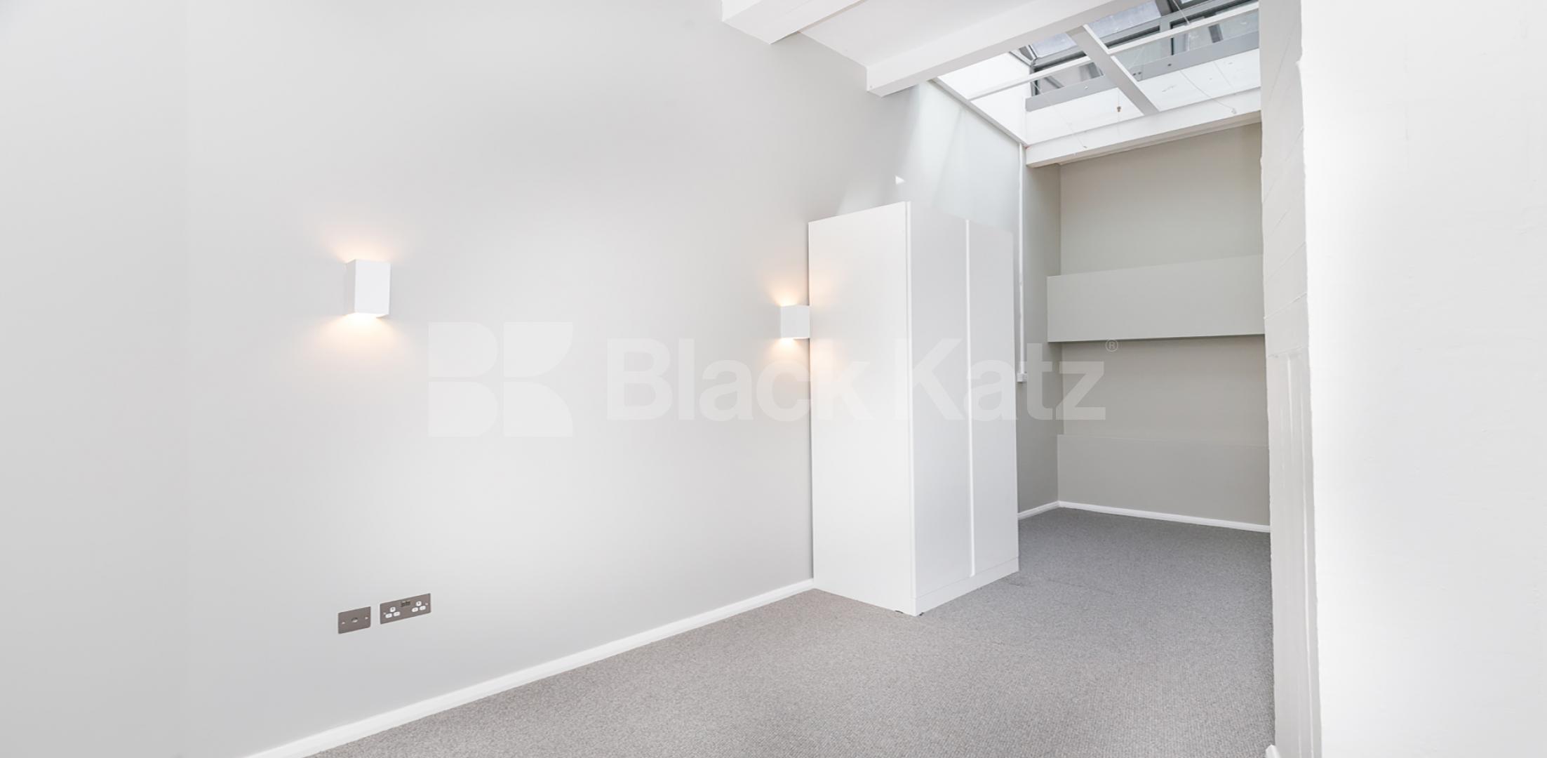 			WAREHOUSE CONVERSION IN ANGEL-OLD STREET-SHOREDITCH, 3 Bedroom, 1 bath, 1 reception Flat			 EAGLE HOUSE-EAGLE WHARF ROAD, ANGEL-OLD STREET-SHOREDITCH